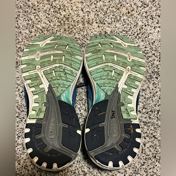 Brooks  women’s Adrenaline 18 GTS size 9 WIDE - Picture 6 of 6